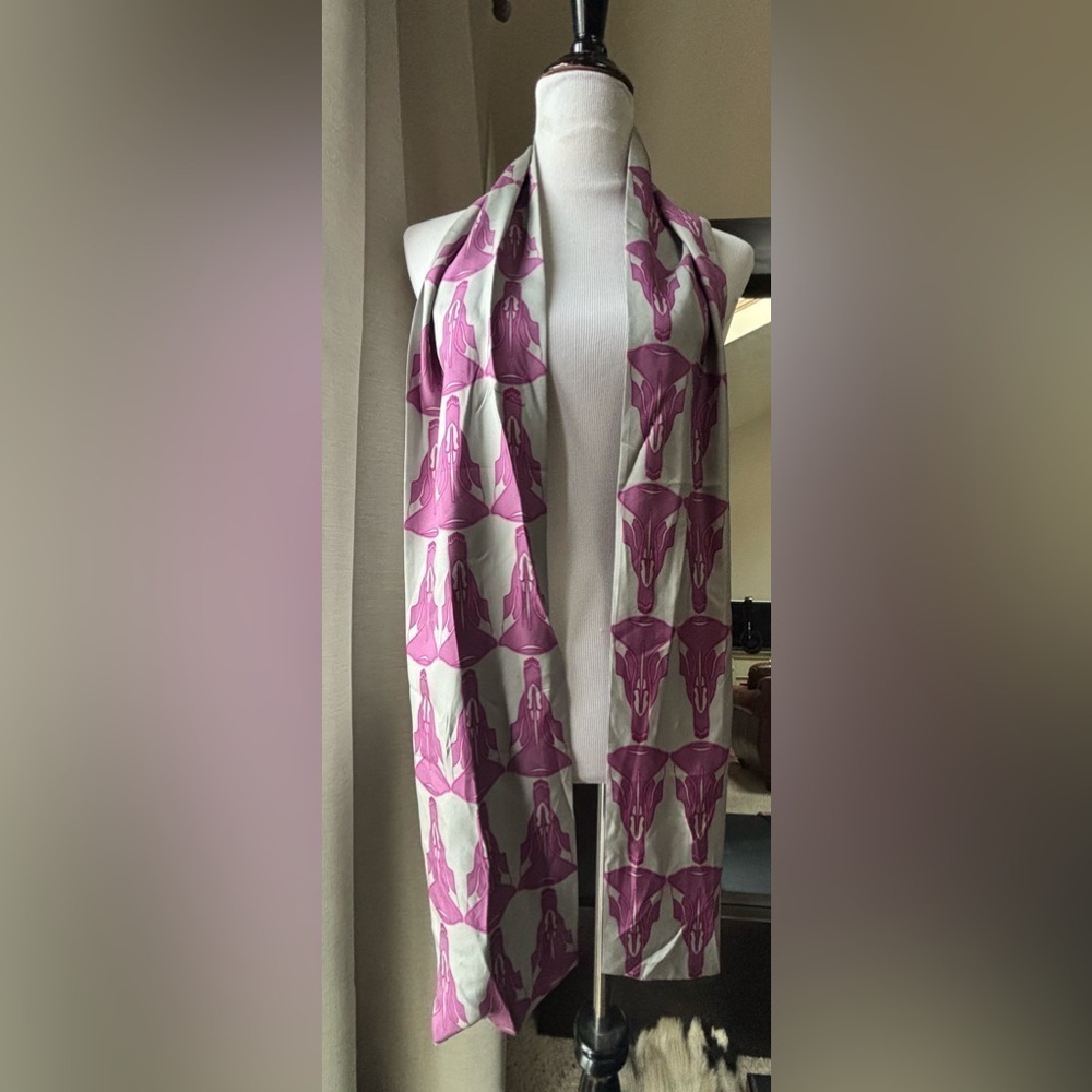 ✨ 💀Iconic Thomas Wylde Skull Print Silk Scarf 💀✨